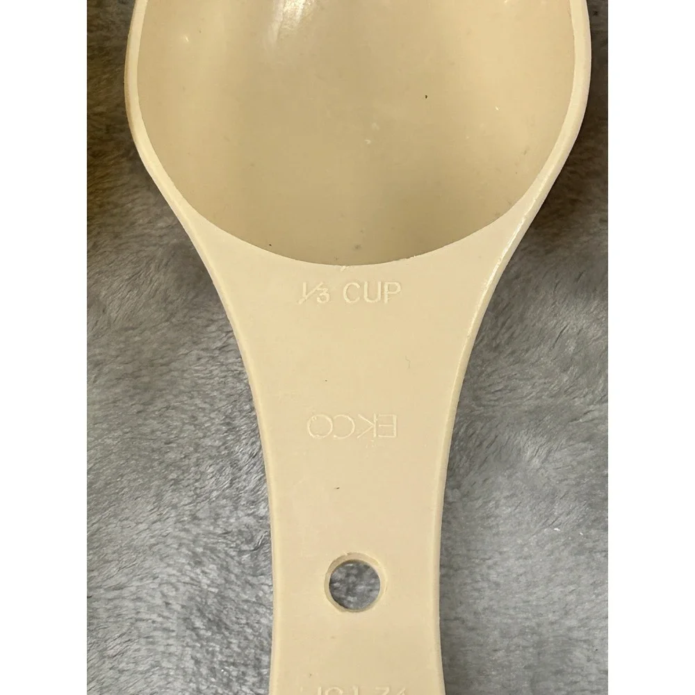Vintage EKCO Tan Beige Nesting Measuring Cup Scoop Spoon Set 4pc USA 1970s Retro